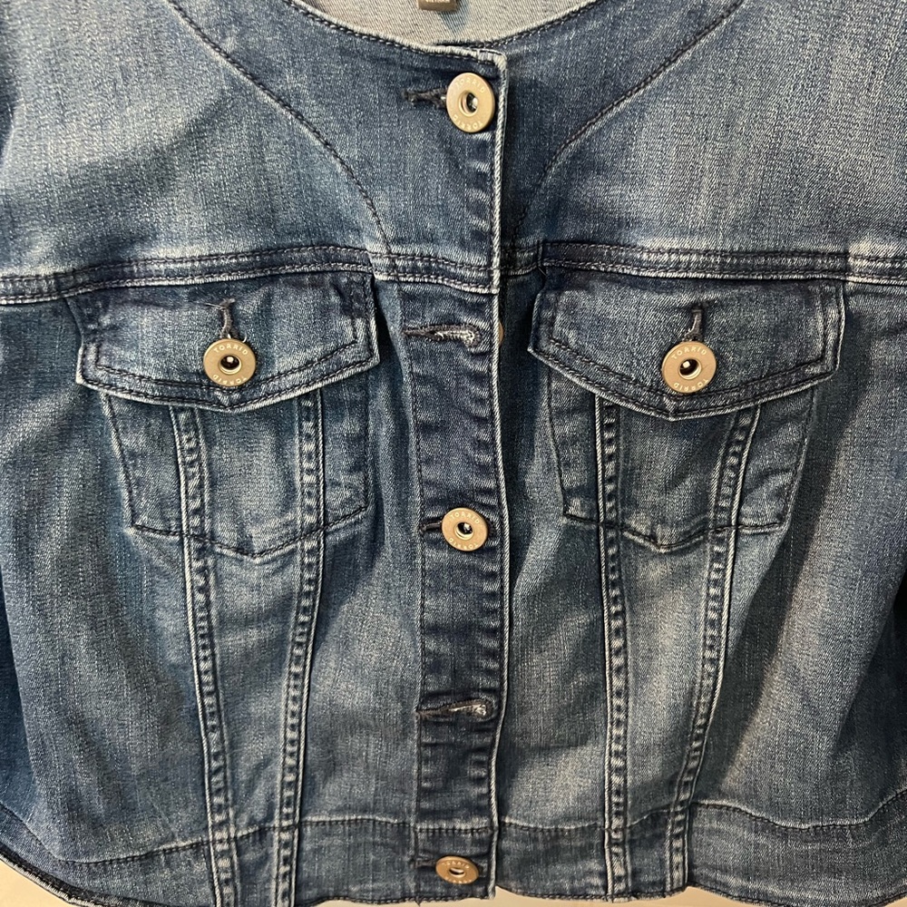 Torrid Cropped Denim Jacket - Dark Wash - Picture 3 of 4